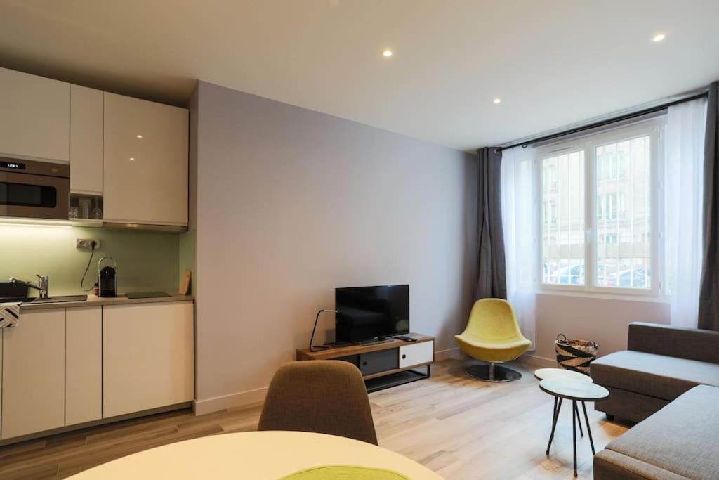 Apartment 2 Pieces Proche Metro, *